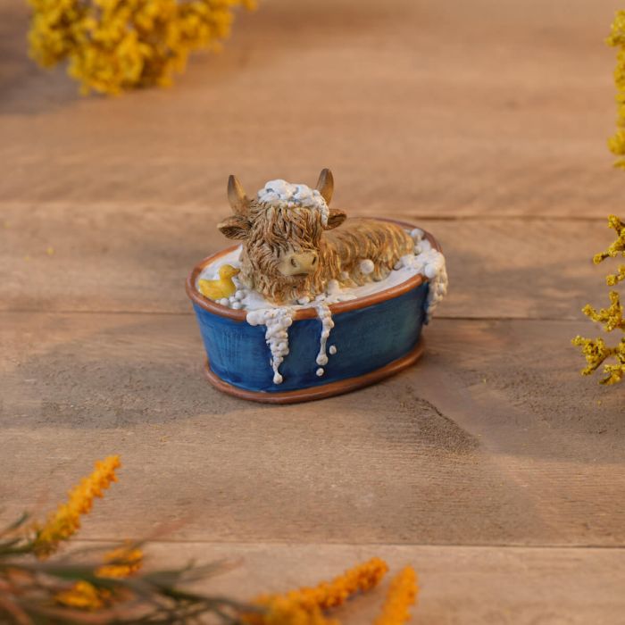 BONNIE THE HIGHLAND COW RESIN ORNAMENT SITTING IN BATH